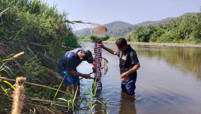 กรมทรัพยากรน้ำ โดยสำนักงานทรัพยากรน้ำที่ 1 ส่วนอุทกวิทยาที่ 3 แม่ฮ่องสอน  ลงพื้นที่ซ่อมเสาระดับน้ำ สถานีอุตุนิยมวิทยา - อุทกวิทยา