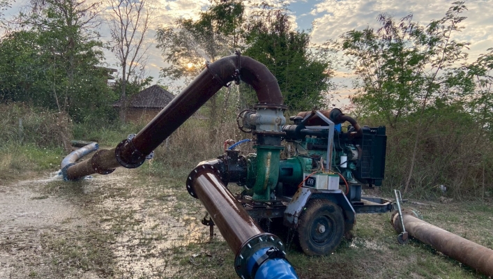 กรมทรัพยากรน้ำ โดย สำนักงานทรัพยากรน้ำที่ 5 ติดตั้งเครื่องสูบน้ำ เพื่อเติมแหล่งน้ำดิบสำหรับผลิตประปาหมู่บ้าน ณ บ้านตะเคียนคู่ หมู่ที่ 13 ตำบลตะขบ อำเภอปักธงชัย จังหวัดนครราชสีมา