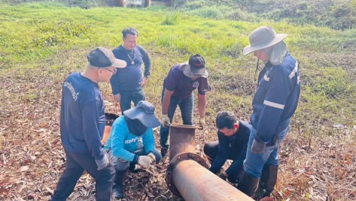 สทน.10 เข้าดำเนินการติดตั้งเครื่องสูบน้ำขนาด 12 นิ้ว