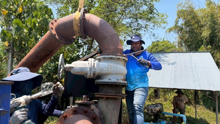 สทน.10 เร่งช่วยเหลือภัยแล้ง ติดตั้งเครื่องสูบน้ำ บรรเทาความเดือดร้อนชาว ตำบลสินเจริญ อำเภอพระแสง จังหวัดสุราษฎร์ธานี