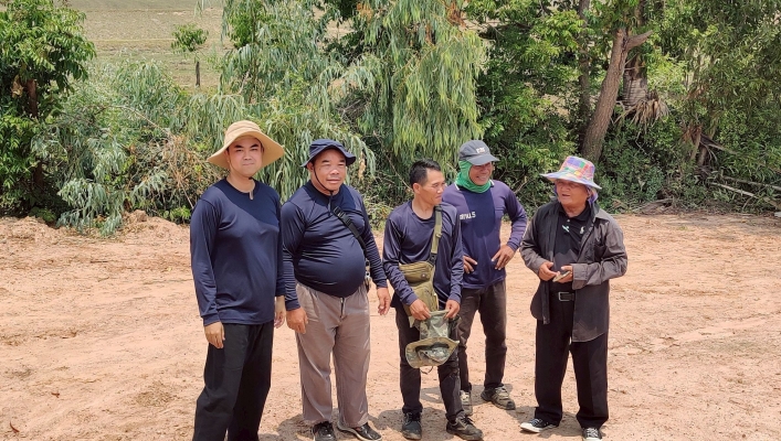 กรมทรัพยากรน้ำ โดย สำนักงานทรัพยากรน้ำที่ 5 นำเครื่องจักรกล รถขุดขนาด 20 ตัน เข้าแก้ไขปัญหาน้ำท่วมขังพื้นที่การเกษตร โครงการอนุรักษ์ฟื้นฟูแหล่งน้ำบ้านหนองพลวง หมู่ที่ 5 ตำบลหนองพลวง อำเภอประทาย จังหวัดนครราชสีมา