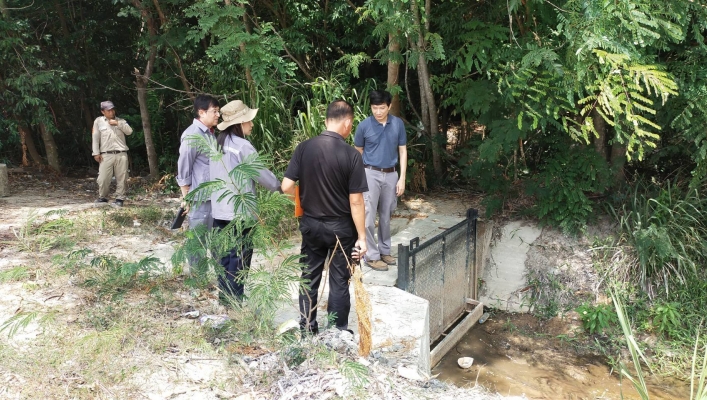 สทน.6 ลงพื้นที่ตรวจสอบสถานที่ใช้น้ำ - แหล่งน้ำ ของบริษัท จีซี เอสเตท จำกัด บริเวณตำบลห้วยโป่ง อำเภอเมืองระยอง จังหวัดระยอง