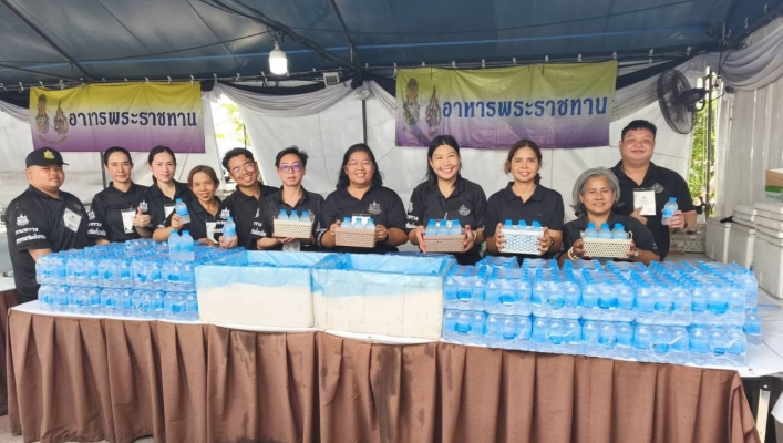กรมทรัพยากรน้ำร่วมกิจกรรมจิตอาสา ทส. บริการน้ำดื่มและอาหารแก่ประชาชน ณ ท้องสนามหลวง