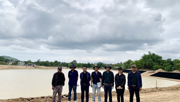 สทน.6 ลงพื้นที่ตรวจติดตามความก้าวหน้าโครงการอนุรักษ์ฟื้นฟูแก้มลิงคลองบางไผ่ (ช่วง 2) พร้อมระบบกระจายน้ำด้วยพลังงานแสงอาทิตย์ ตำบลพลูตาหลวง อำเภอสัตหีบ จังหวัดชลบุรี