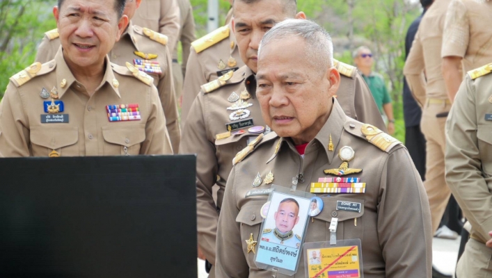 ราชเลขานุการในพระองค์ พระบาทสมเด็จพระเจ้าอยู่หัว พร้อมคณะ ลงพื้นที่ติดตามความก้าวหน้าในการดำเนินโครงการพัฒนาพื้นที่เกาะสีชัง จังหวัดชลบุรี