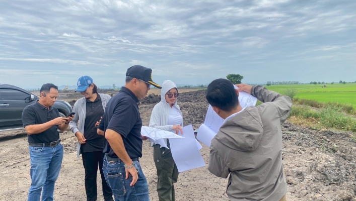 ​สทน.7 ลงพื้นที่ตรวจติดตามการดำเนินงานโครงการอนุรักษ์ฟื้นฟูแหล่งน้ำพร้อมก่อสร้างระบบกระจายน้ำ ลำรางลาดบัว หมู่ที่ 1 ตำบลเจดีย์ อำเภออู่ทอง จังหวัดสุพรรณบุรี