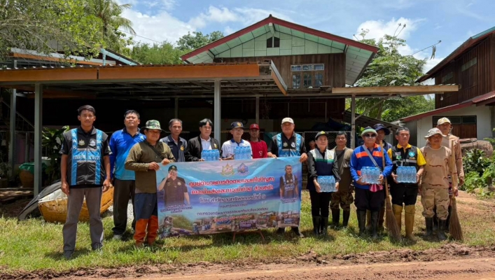 สทน.9 สนับสนุนน้ำดื่มบรรจุขวด ขนาด 500 มิลลิลิตร จำนวน 300 ขวด ในพื้นที่อำเภอนครไทย จังหวัดพิษณุโลก