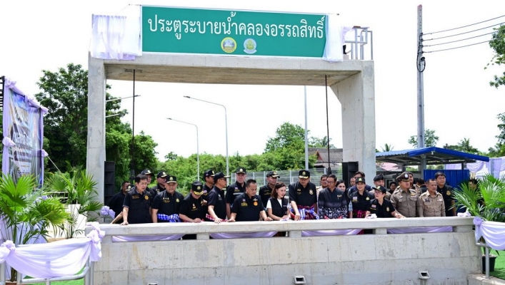 ​รมว.ทส. เปิดประตูระบายน้ำคลองอรรถสิทธิ์ แก้ปัญหาน้ำท่วม-น้ำเค็ม จ.เพชรบุรี พร้อมลุยปากทะเล เร่งจัดการปัญหากระซ้าทับถมชายฝั่ง