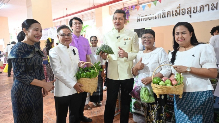 สำนักงานทรัพยากรน้ำที่ 5 ร่วมกิจกรรม “แต่งผ้าไทย ใส่บาตร เดินตลาด”  สัมผัสของดี 4 ภาค จากแหล่งน้ำสาธารณะ สู่ความมั่นคงของชุมชน