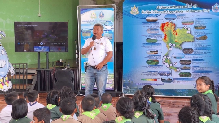 สทน.10 โครงการเผยแพร่ให้ความรู้และเสริมสร้างจิตสำนึกเกี่ยวกับทรัพยากรน้ำแก่เยาวชน เพื่อการจัดตั้งเครือข่ายโรงเรียนพื้นที่ชุ่มน้ำของไทย (Wetland School) โรงเรียนบ้านคันธุลี ต.คันธุลี อ.ท่าชนะ จ.สุราฎร์ธานี