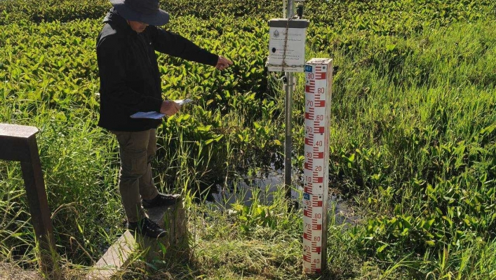 สทน.7 ลงพื้นที่ตรวจสอบ บำรุงรักษาและติดต่อประสานงานข้อมูลระบบตรวจวัดปริมาณน้ำเก็บกักในแหล่งน้ำขนาดเล็ก ในพื้นที่ภาคตะวันตก