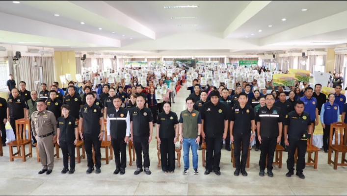 สทน.9 ร่วมพิธีมอบสมุดประจำตัวในรูปแบบดิจิทัลให้แก่ราษฎร ณ อาคารหอประชุมตลาดกลางผลไม้ OTOP อำเภอลับแล จังหวัดอุตรดิตถ์
