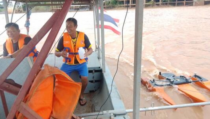 สทน.3 ปฏิบัติงานตามแผนงานเพื่อสำรวจปริมาณน้ำแม่น้ำโขง โดยใช้เครื่องวัดกระแสน้ำด้วยคลื่นเสียง  (ADCP) เพื่อวัดปริมาณน้ำ พร้อมทั้งเก็บตะกอนแขวนลอย และตะกอนท้องน้ำ