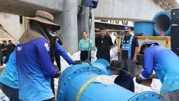​สทน.7 เร่งติดตั้งเครื่องสูบน้ำบริเวณสะพานจุฬาลงกรณ์ รับมือสถานการณ์แม่น้ำแม่กลองเอ่อล้นตลิ่ง