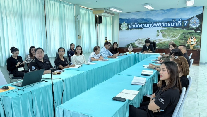 อธิบดีกรมทรัพยากรน้ำ ประชุมติดตามสถานการณ์อุทกภัยและการช่วยเหลือประชาชนในพื้นที่ สทน.2, สทน.6 และสทน.7 เร่งระดมทรัพยากรสนับสนุนการทำงานในพื้นที่