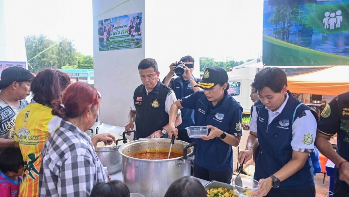 กรมทรัพยากรน้ำ ร่วมภารกิจ “ทส.หนึ่งเดียว” สนับสนุนน้ำดื่ม ช่วยผู้ประสบภัยร่มเกล้า-ลาดกระบัง 10,000 ขวด