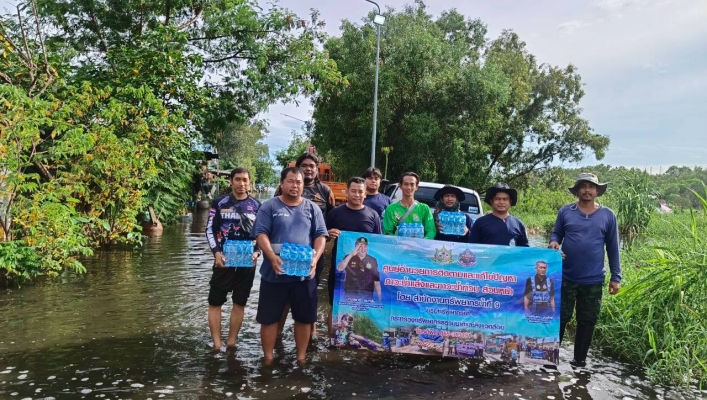 สทน.9 สนับสนุนน้ำดื่มบรรจุขวด ขนาด 500 มิลลิลิตร จำนวน 504 ขวด เพื่อแจกจ่ายให้ผู้ประสบอุทกภัย ในพื้นที่จังหวัดปทุมธานี